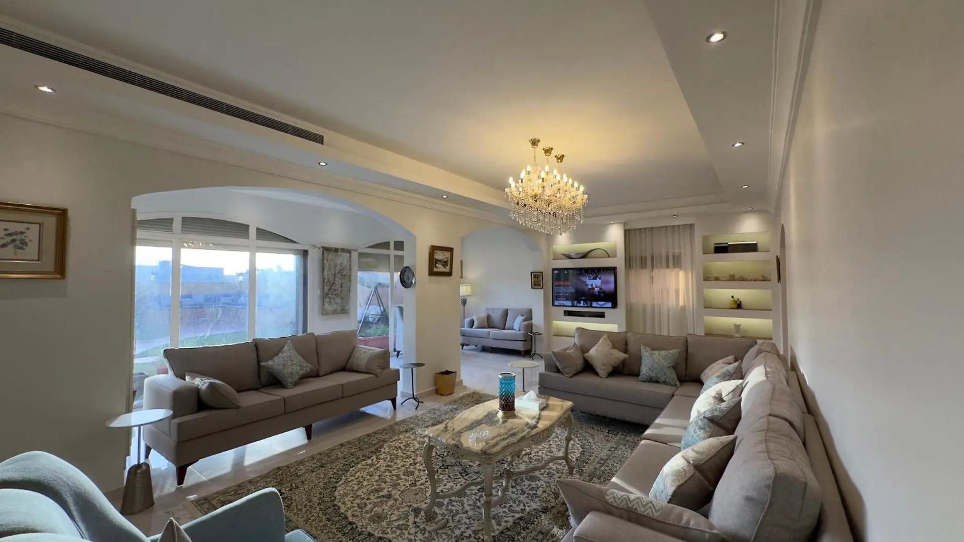 Luxury Penthouse With Rooftop contacts